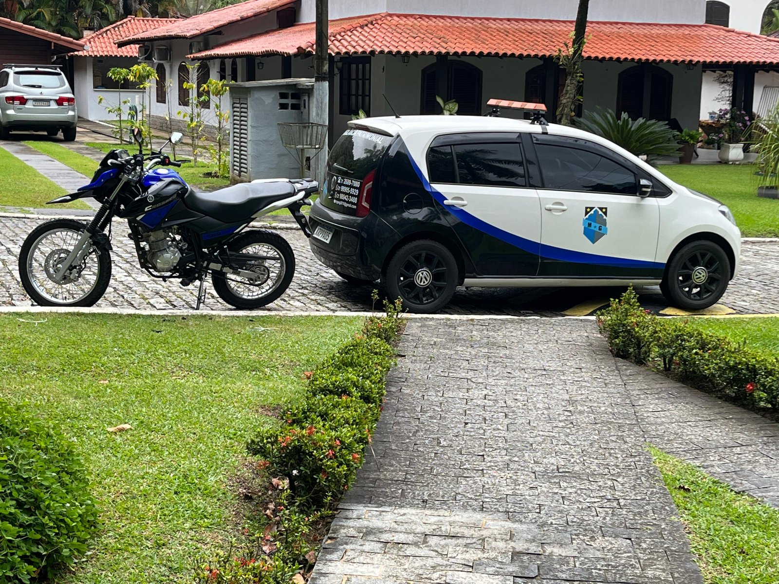 Ponto de controle com cancela e ronda ativa